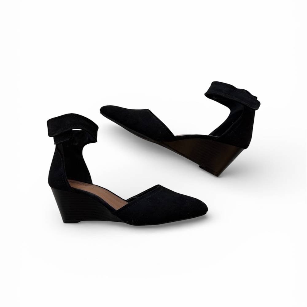 Chic Black Wedge Sandals